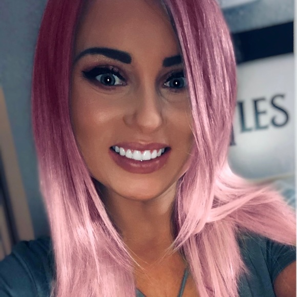 Meet your Posher, Becca - Picture 2 of 8